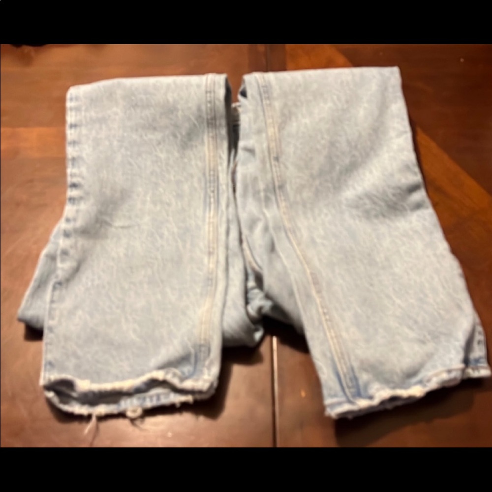 Abercrombie & Fitch Jeans
The 90’s straight Ultra High Rise
SIZE 24 00R - Picture 3 of 8